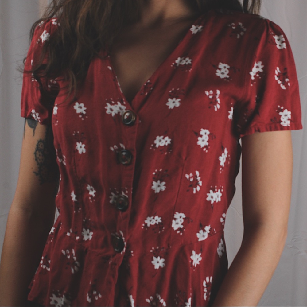 Red floral print button up 🐚 - Picture 2 of 4